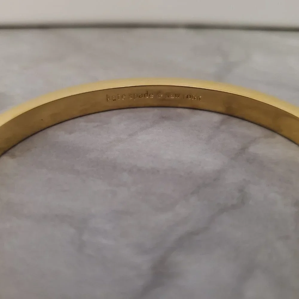 ✨ Kate Spade Rhinestone Pave Bow Gold Hinged Bracelet ✨ - Picture 8 of 10